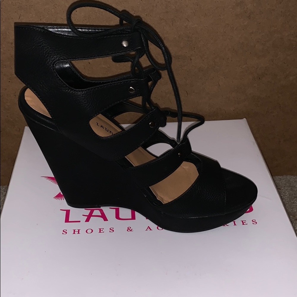 Black Wedges